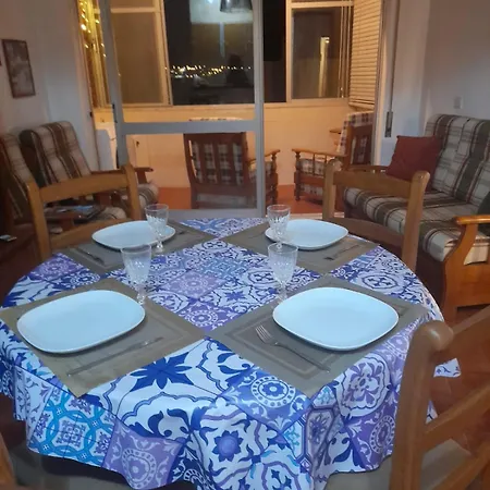 Ribeirinha House 公寓 *